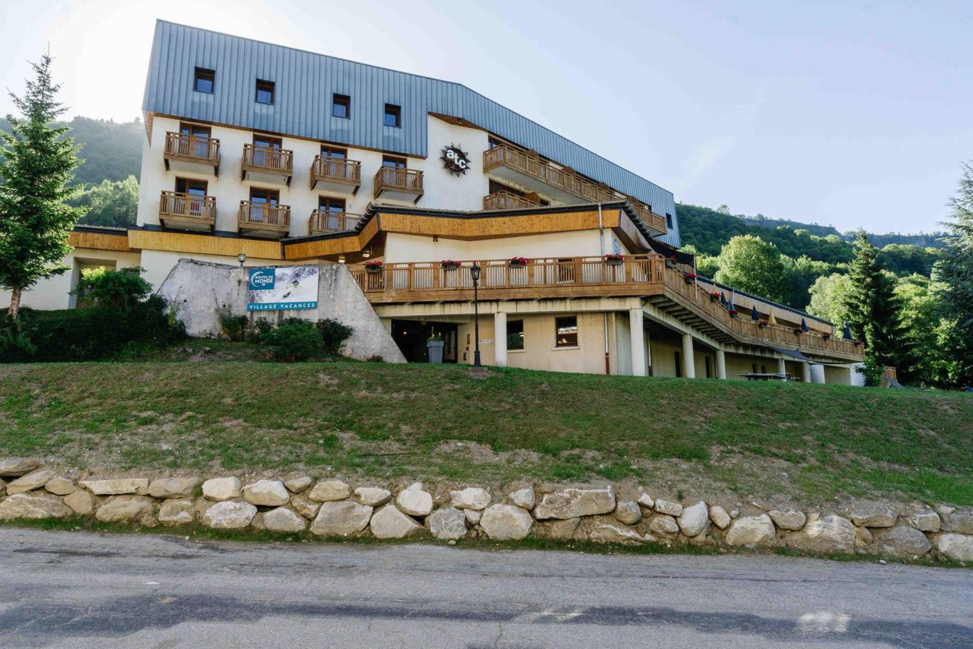 Village Vacances Atc Routes Du Monde Saint-Francois-Longchamp Exterior photo